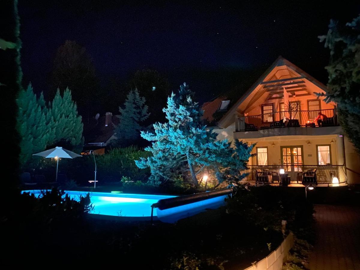 Villa Oliva Boutique Rooms Zamárdi Exterior foto